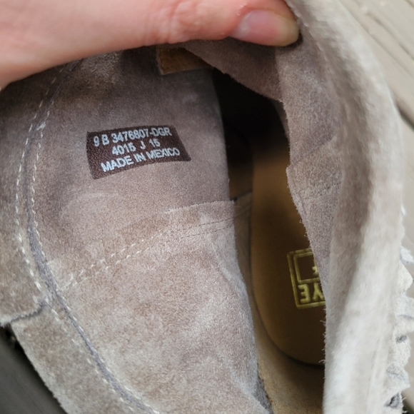 Frye Ilana Grey Suede Burnished Toe Fringe Western Boho Cowgirl Ankle Boots 9 - Picture 8 of 10